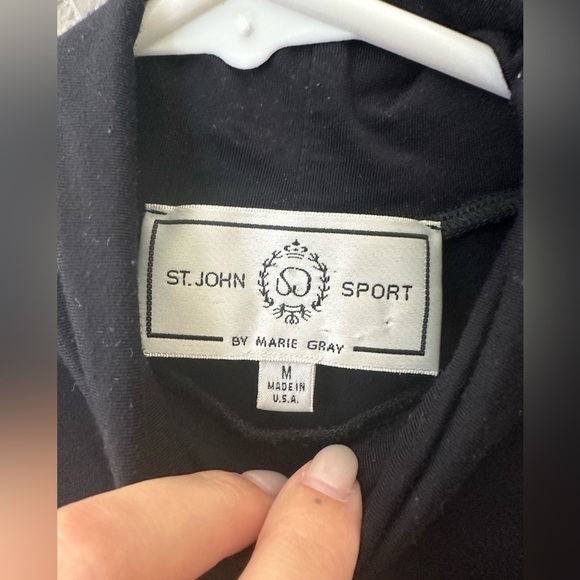 ST JOHN SPORT by MARIE GRAY - black Turtleneck Womens Top Size medium Classic - Picture 2 of 7